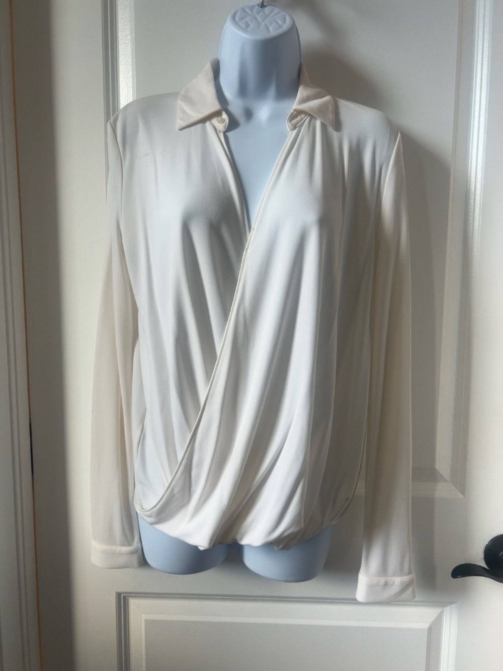 Ann Taylor Ivory Collared Faux Wrap Long Sleeve Blouse Women’s XS